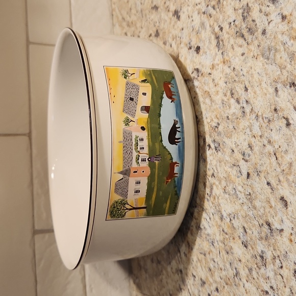 Villeroy and Boch Design Naif 9" Round Vegetable Bowl - Picture 1 of 7